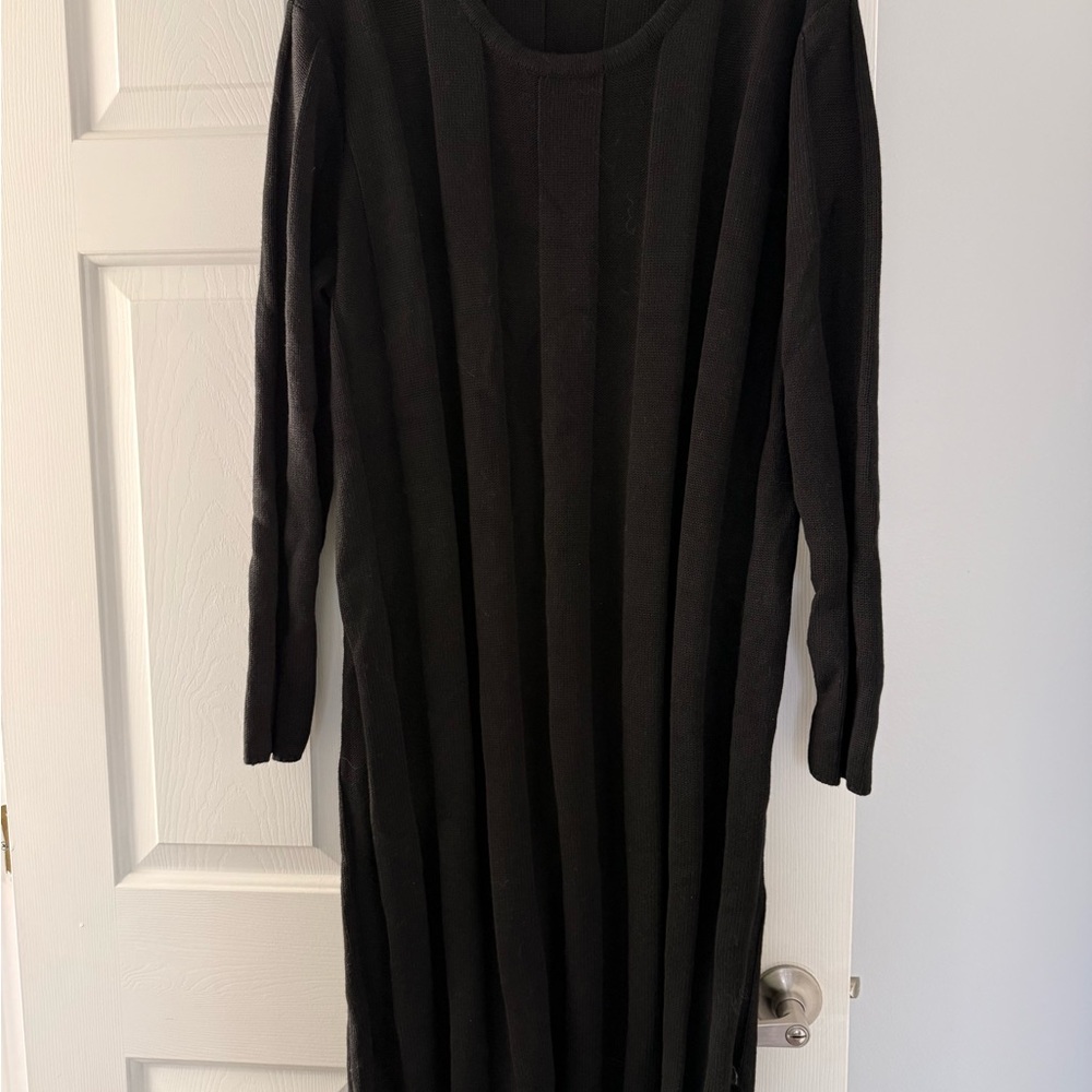 Elegant Black Ribbed Dress
